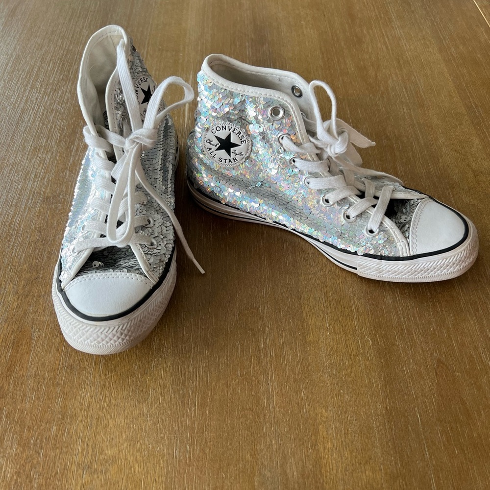 Converse Chuck Taylor All Star Hi Top in Sequins
6